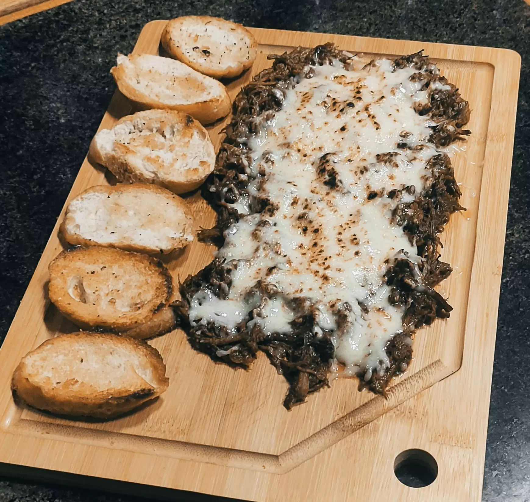 Costela Desfiada Ao Molho de Vinho