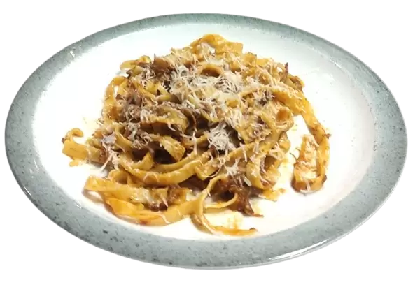 Tagliatelle de Costela Desfiada Ao Molho de Vinho Com Gorgonzolla
